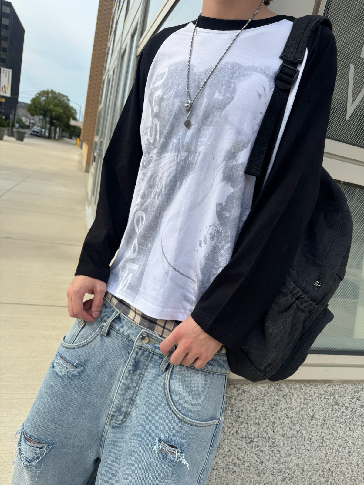 White & Black "MUSICHEALS" Longsleeve