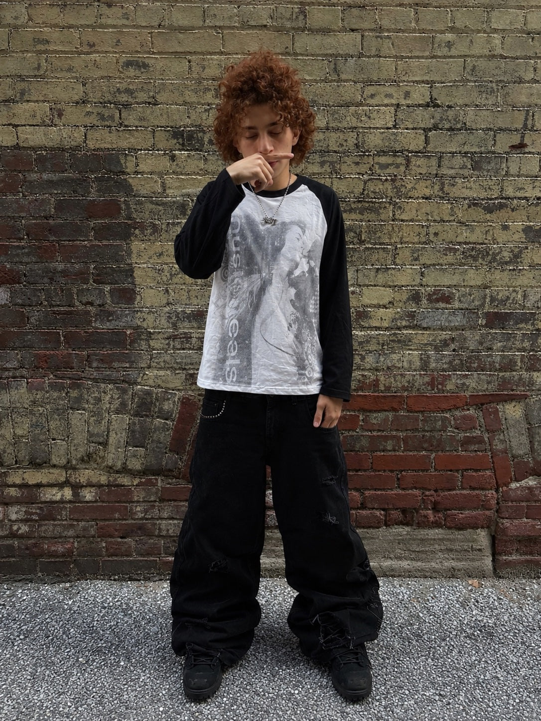 White & Black "MUSICHEALS" Longsleeve