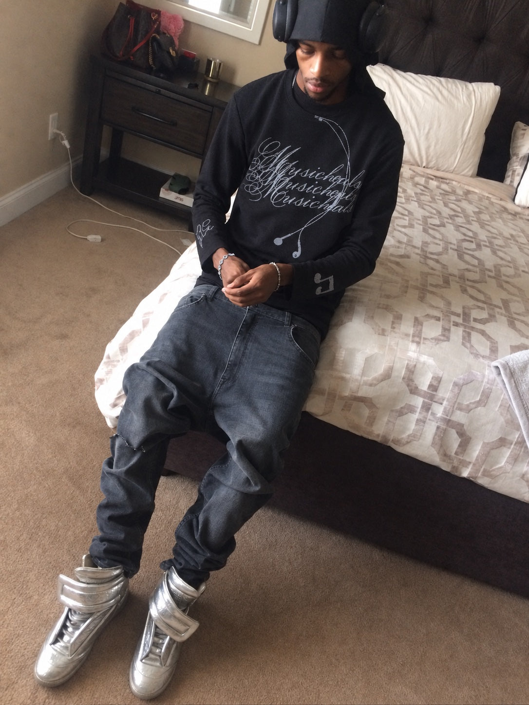 Black "MUSICHEALS" Thermal